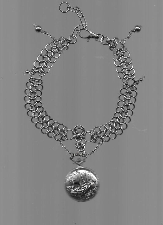 LA HORA chainmail necklace