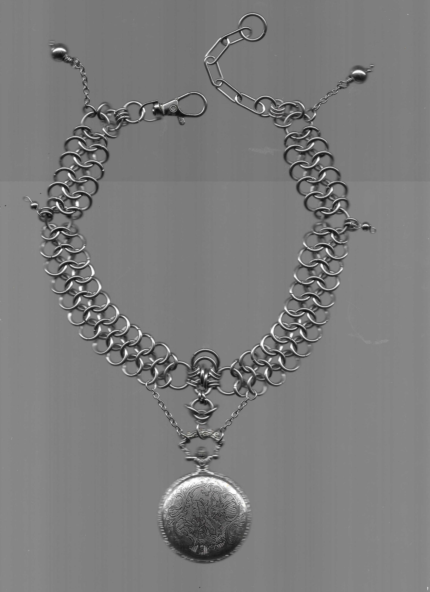 LA HORA chainmail necklace