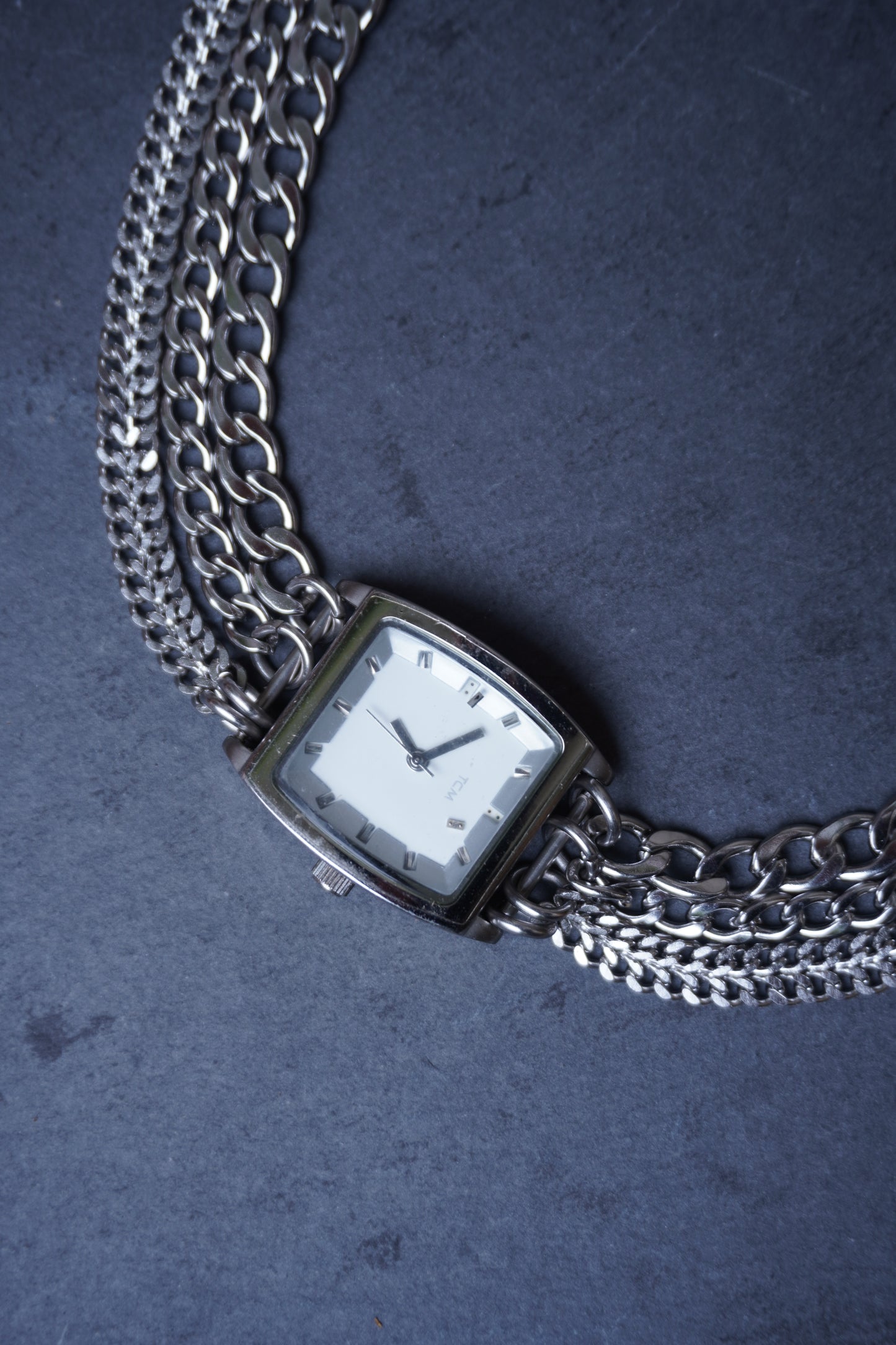 LA HORA chain VI