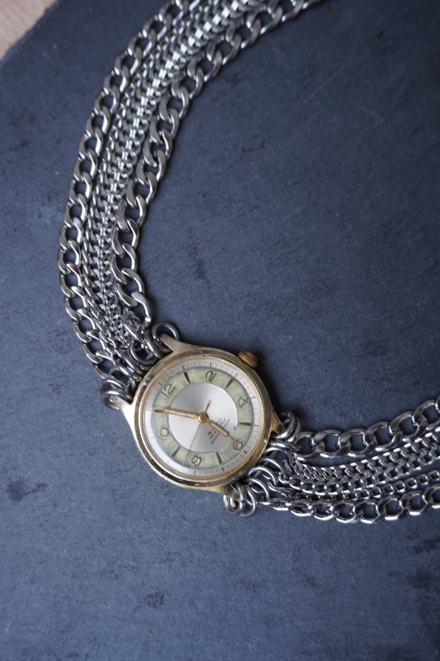 LA HORA chain VIII