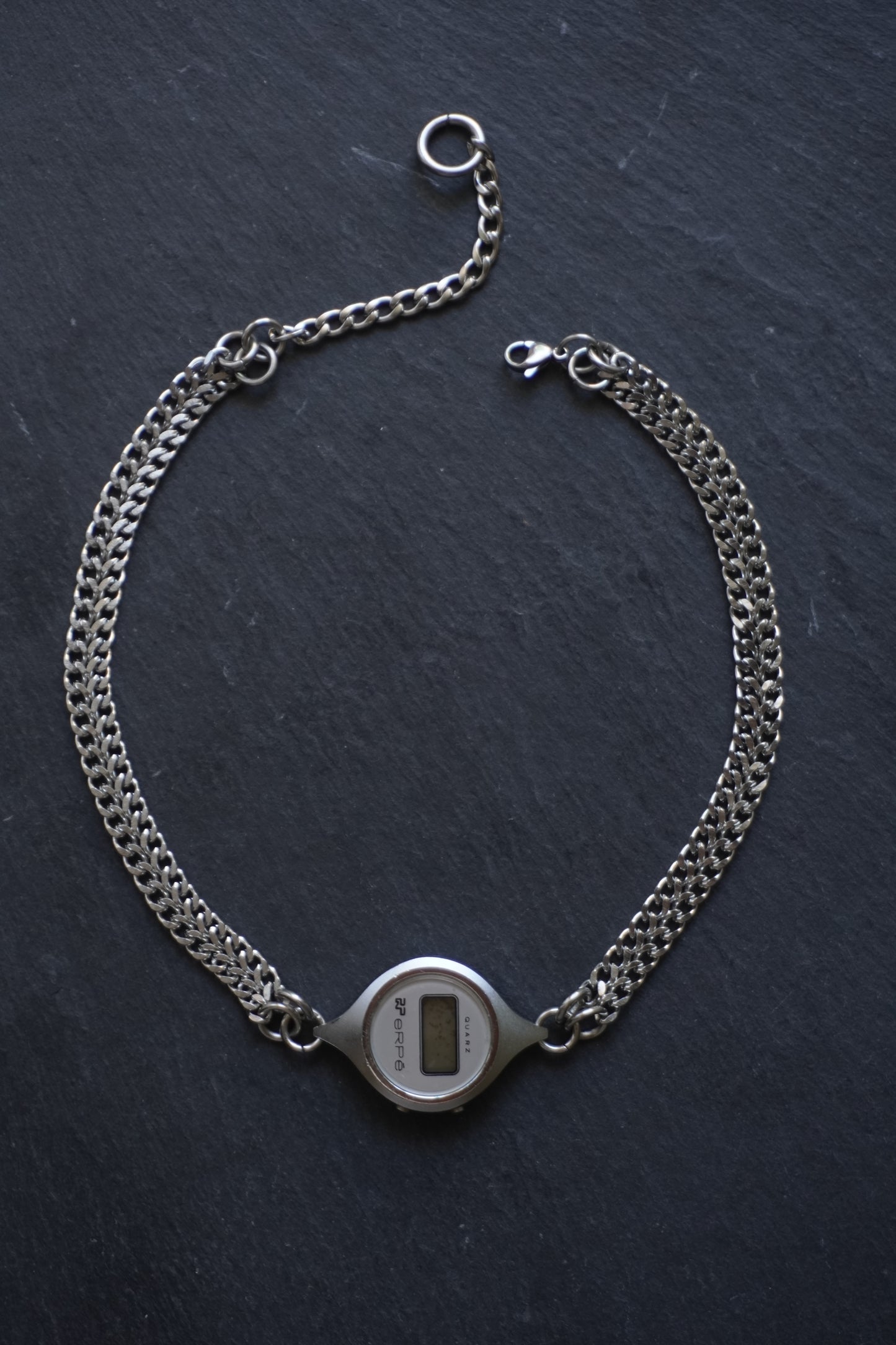 LA HORA chain