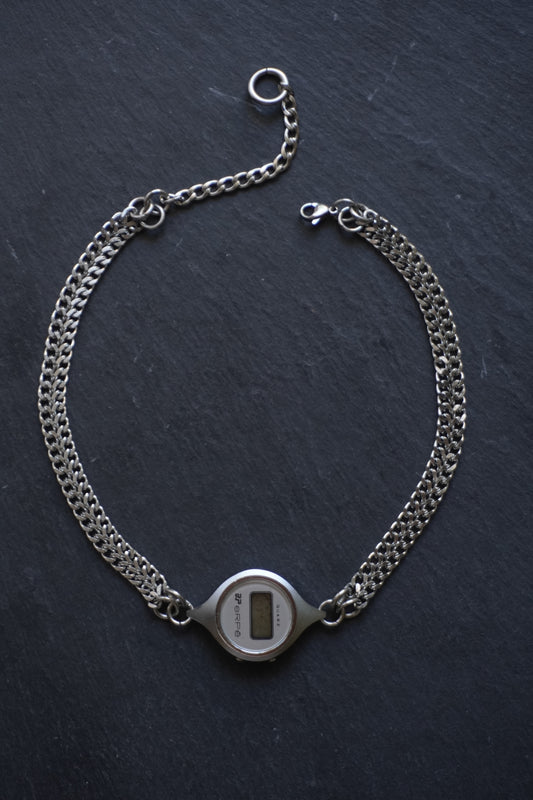 LA HORA chain