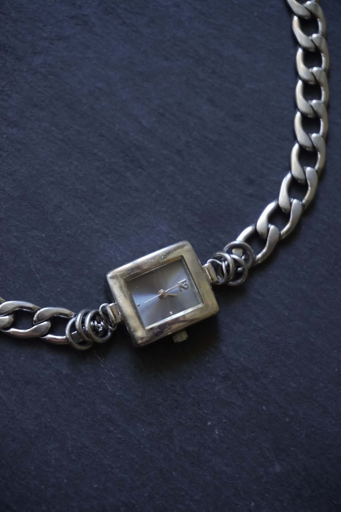LA HORA chain IV