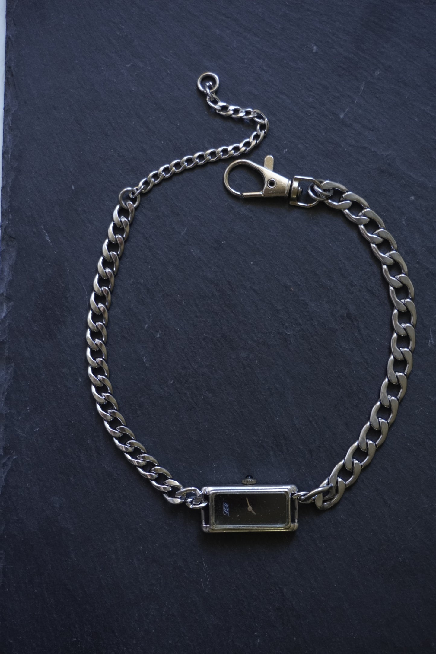 LA HORA chain III