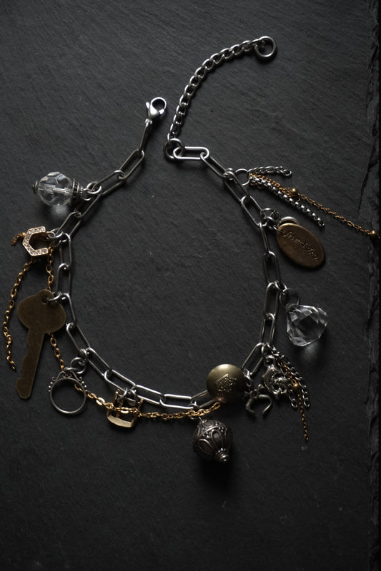 LLAVE charms necklace