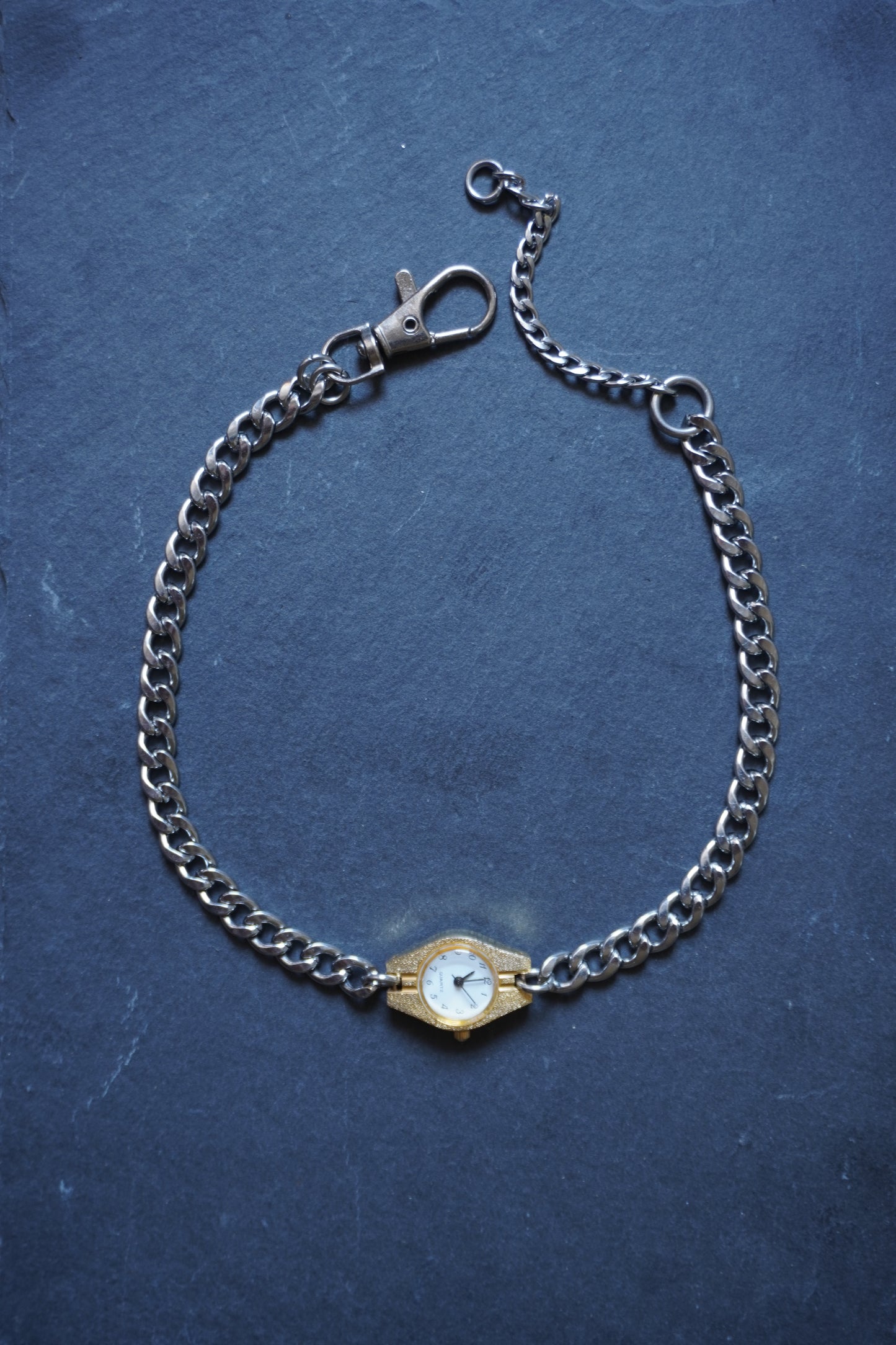 LA HORA chain IV