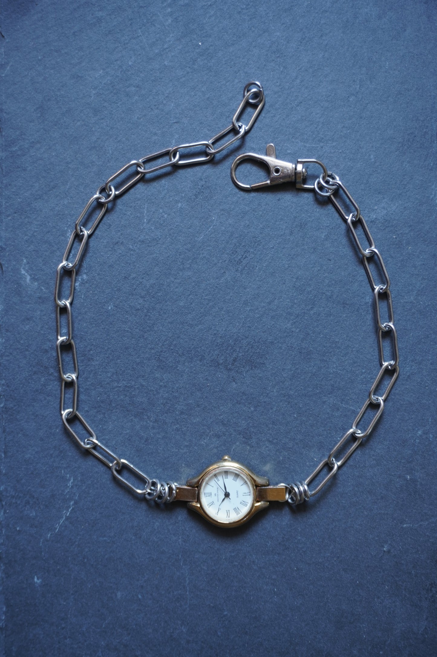 LA HORA chain III