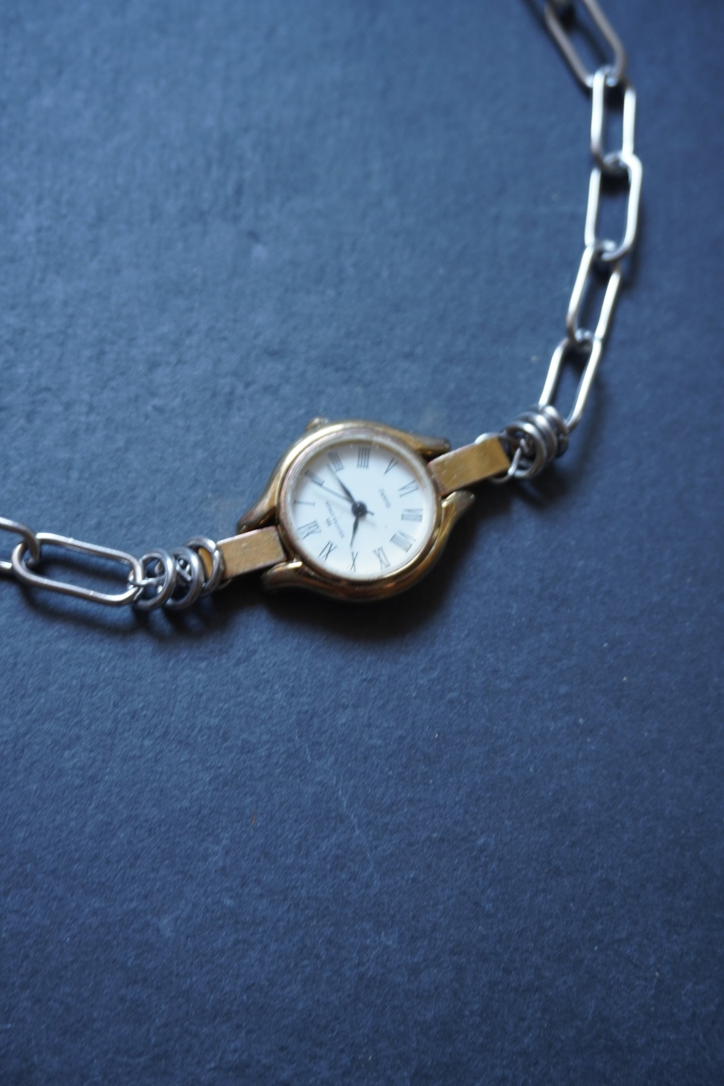 LA HORA chain III