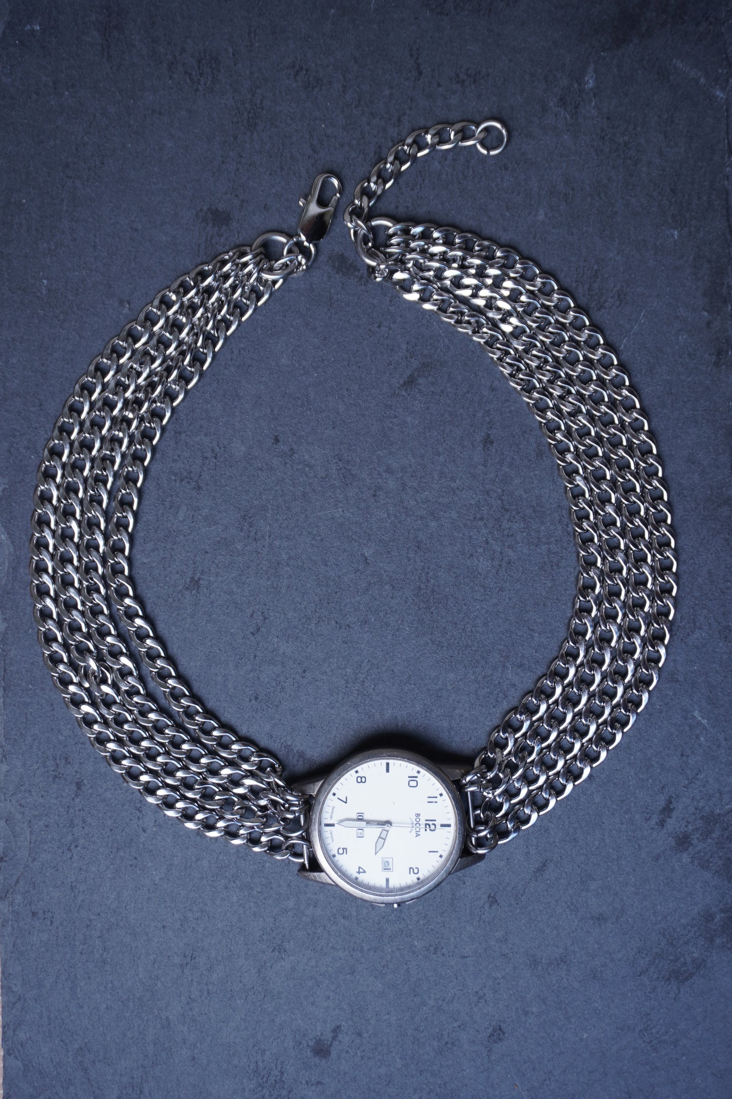 LA HORA chain IX