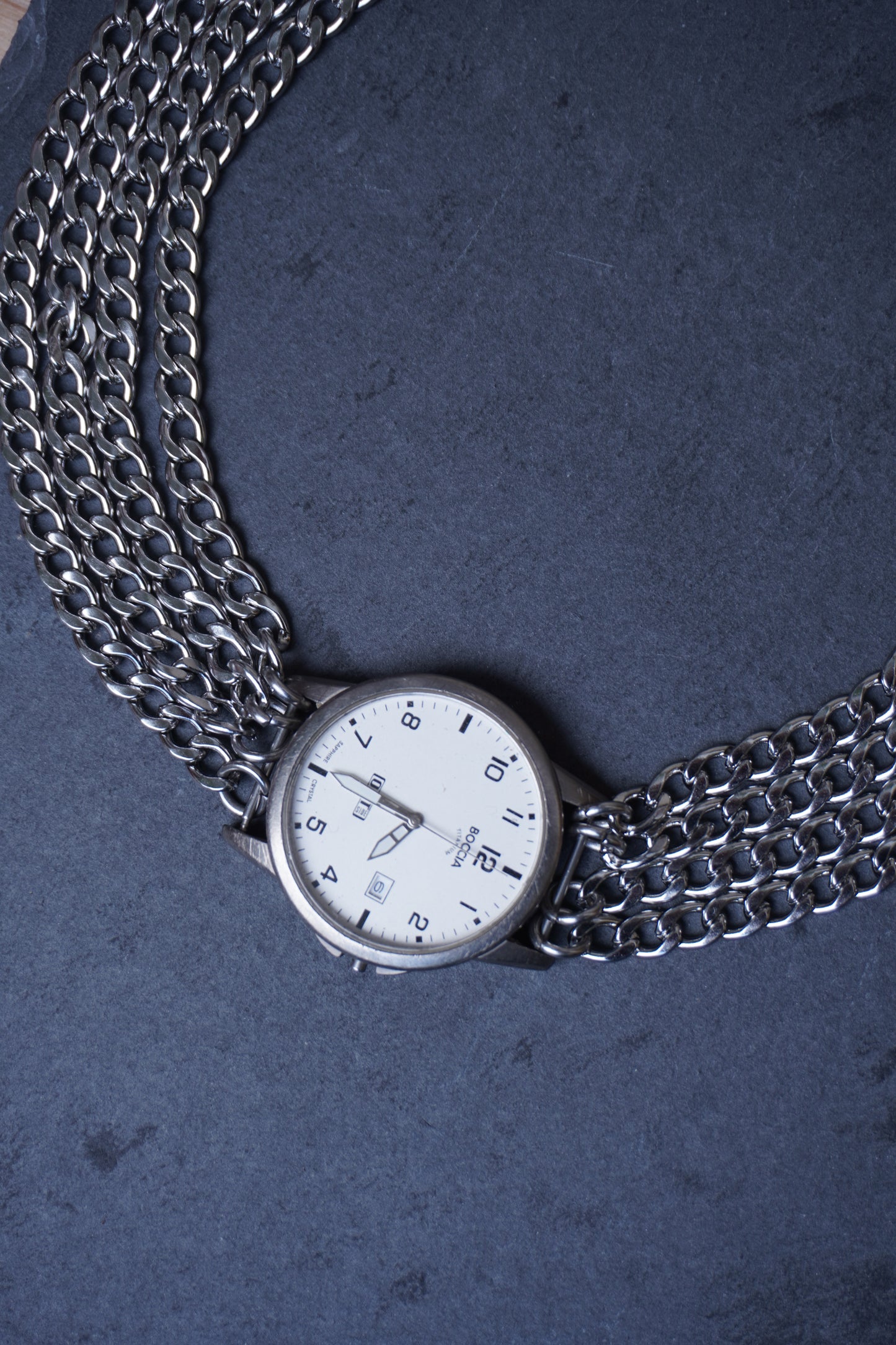 LA HORA chain IX