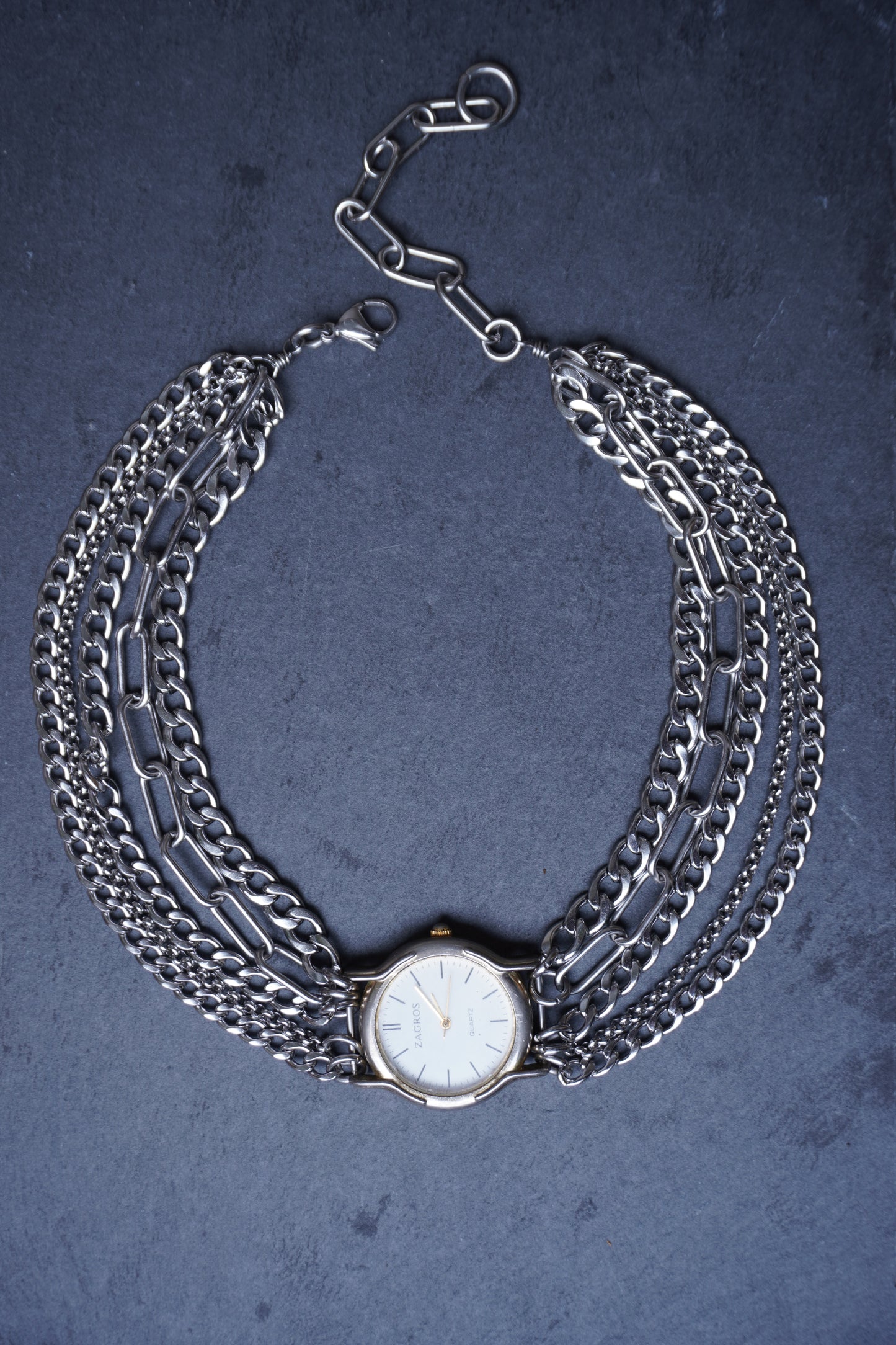 LA HORA chain VII