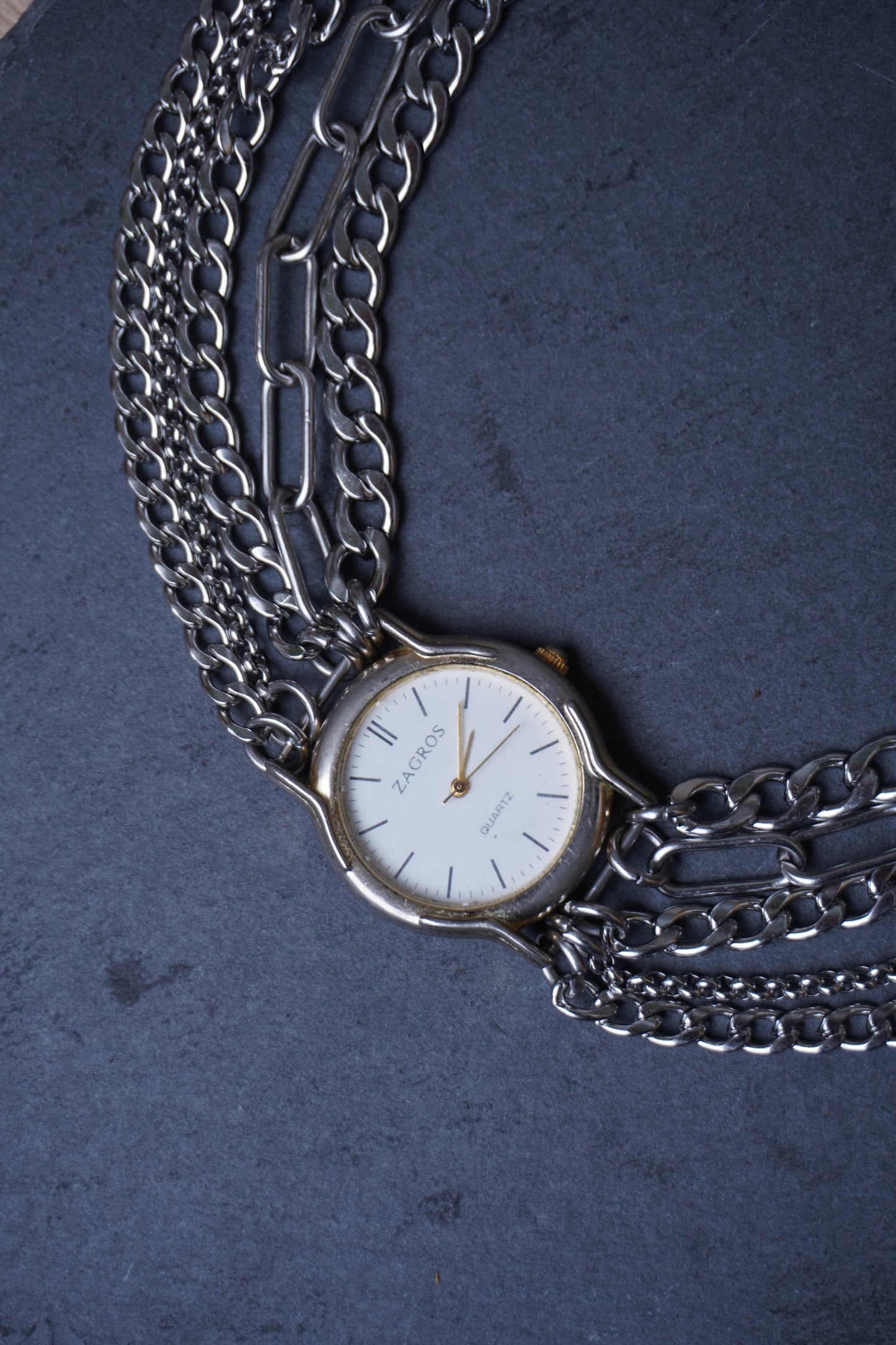 LA HORA chain VII