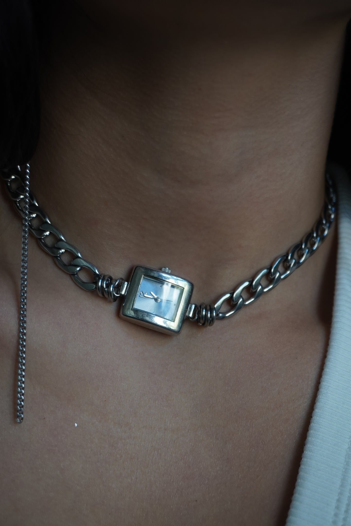 LA HORA chain IV